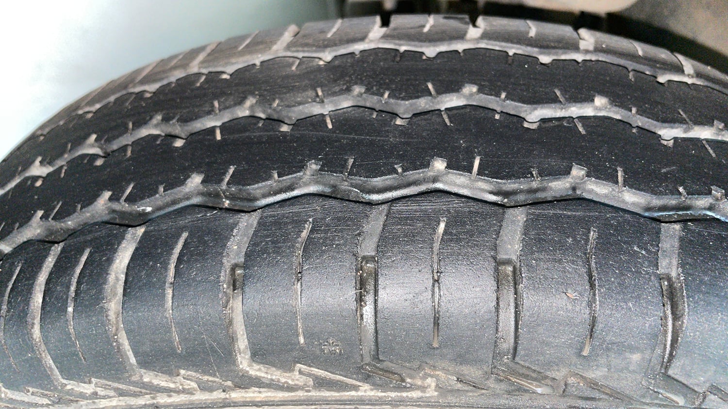Used 2023 Maruti Suzuki Eeco 5 STR AC Petrol Manual tyres RIGHT REAR TYRE TREAD VIEW