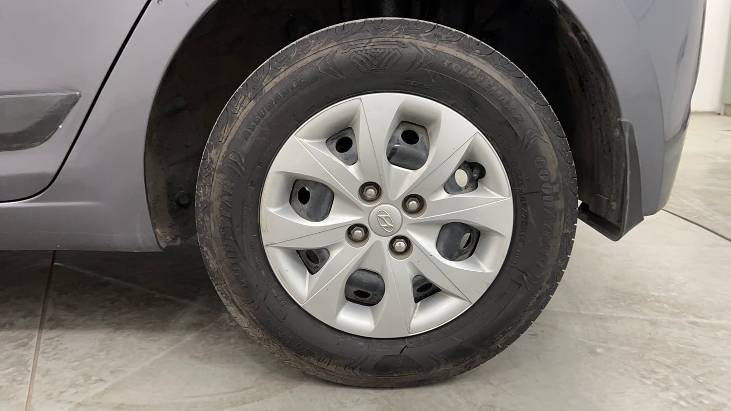 Used 2017 Hyundai Elite i20 Sportz 1.2 Petrol Manual tyres LEFT REAR TYRE RIM VIEW