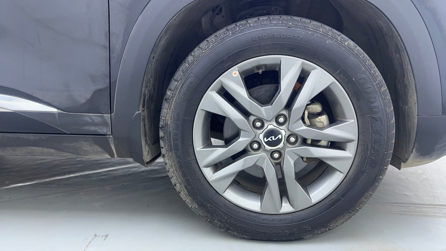 Used 2023 kia Seltos HTX 1.5 IVT Petrol Automatic tyres RIGHT FRONT TYRE RIM VIEW