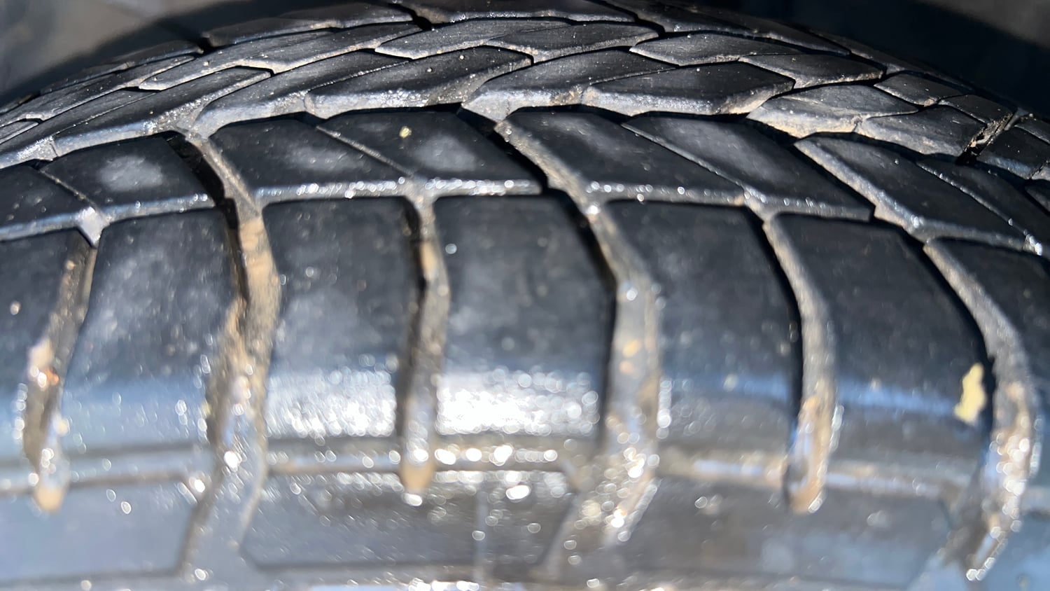 Used 2016 Honda Amaze 1.2 VX AT i-VTEC Petrol Automatic tyres LEFT FRONT TYRE TREAD VIEW