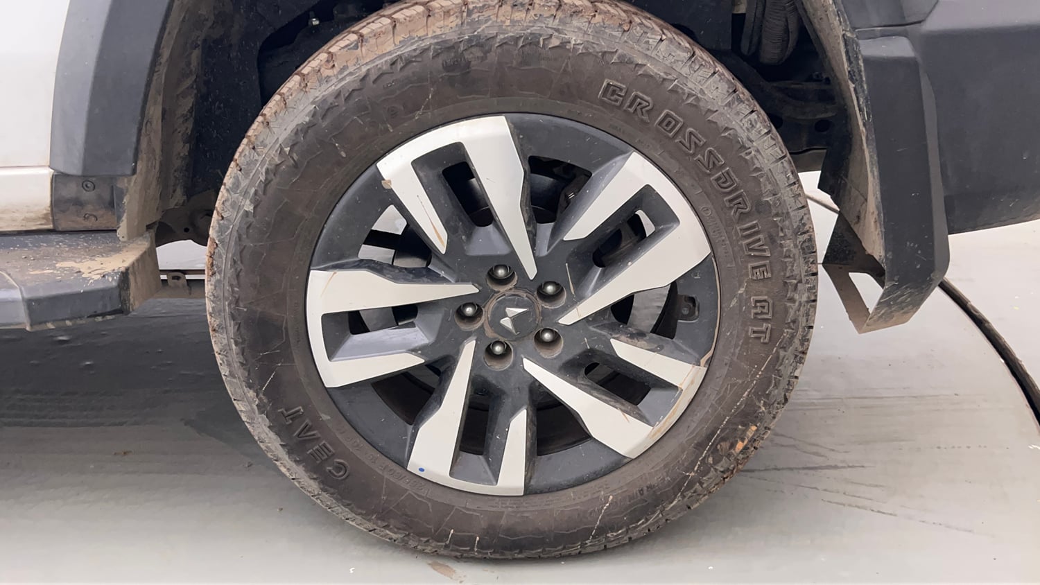 Used 2025 Mahindra Thar Roxx AX7 L Diesel AT 4WD Diesel Automatic tyres LEFT REAR TYRE RIM VIEW