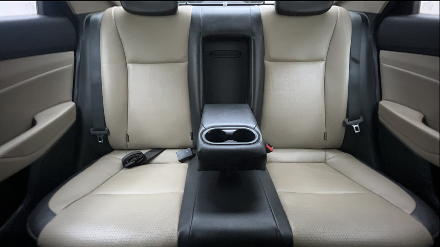 Used 2018 Hyundai Verna SX (O) 1.6 VTVT AT Petrol Automatic interior REAR SEAT CONDITION VIEW