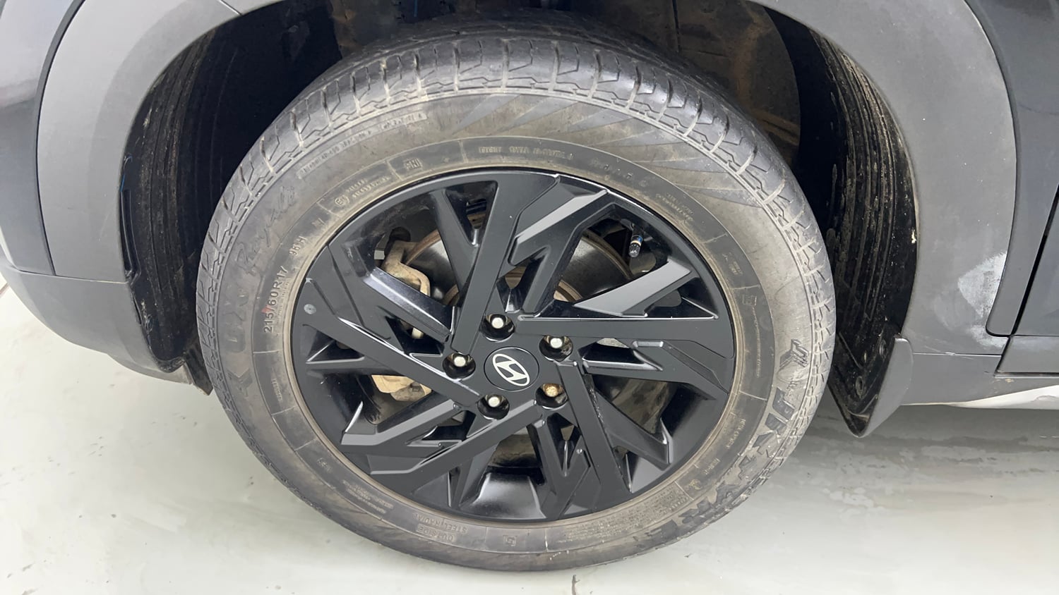 Used 2025 Hyundai Creta 1.5 CRDi Diesel MT DSL S(O) Diesel Manual tyres LEFT FRONT TYRE RIM VIEW