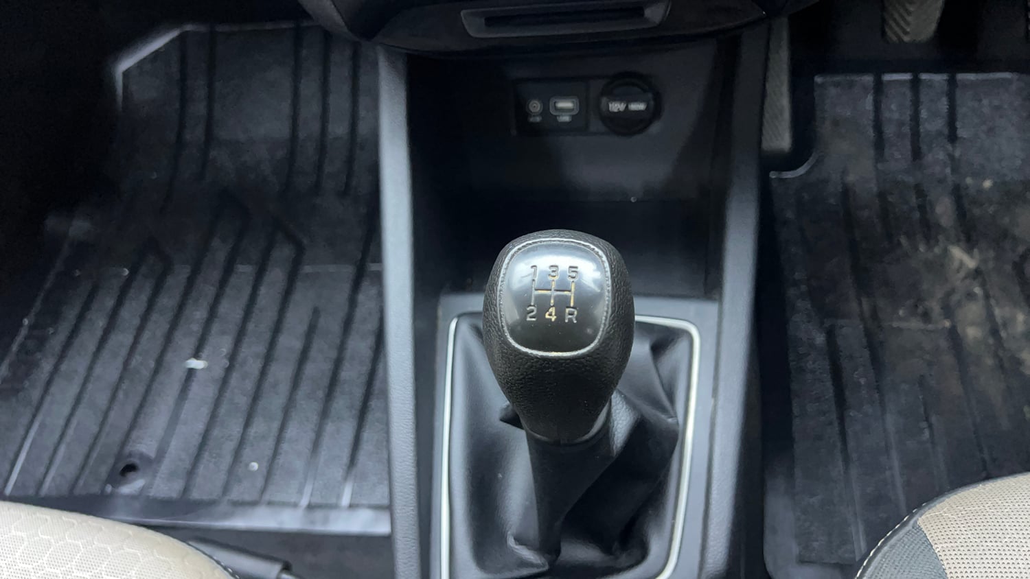 Used 2017 Hyundai Elite i20 Sportz 1.2 Petrol Manual interior GEAR  KNOB VIEW