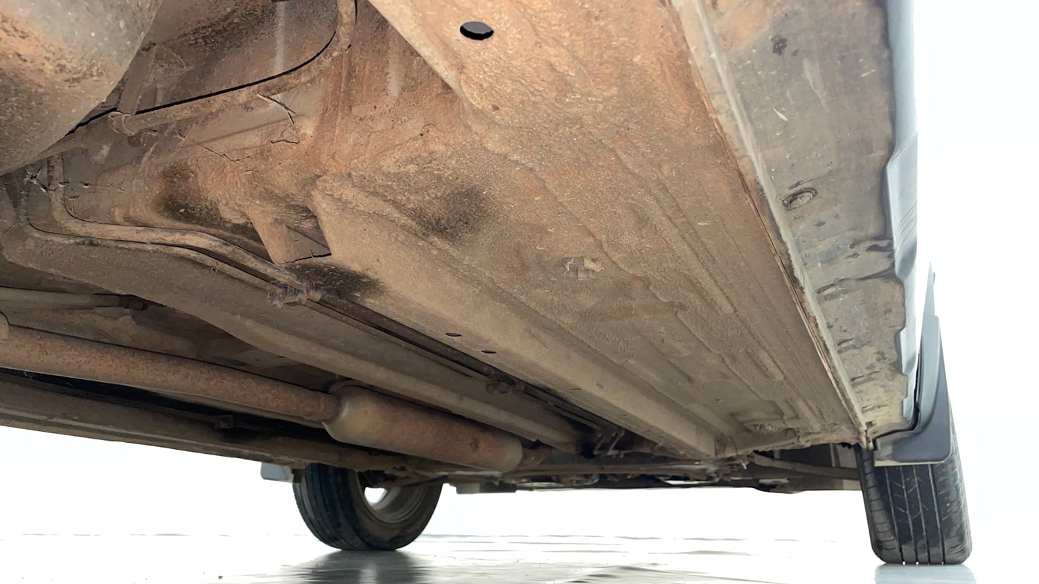Used 2021 Renault Kiger RXZ Turbo CVT Dual Tone Petrol Automatic extra REAR RIGHT UNDERBODY VIEW
