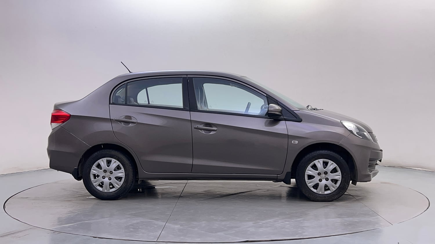 Used 2016 Honda Amaze 1.2 S i-VTEC Petrol Manual exterior RIGHT SIDE VIEW