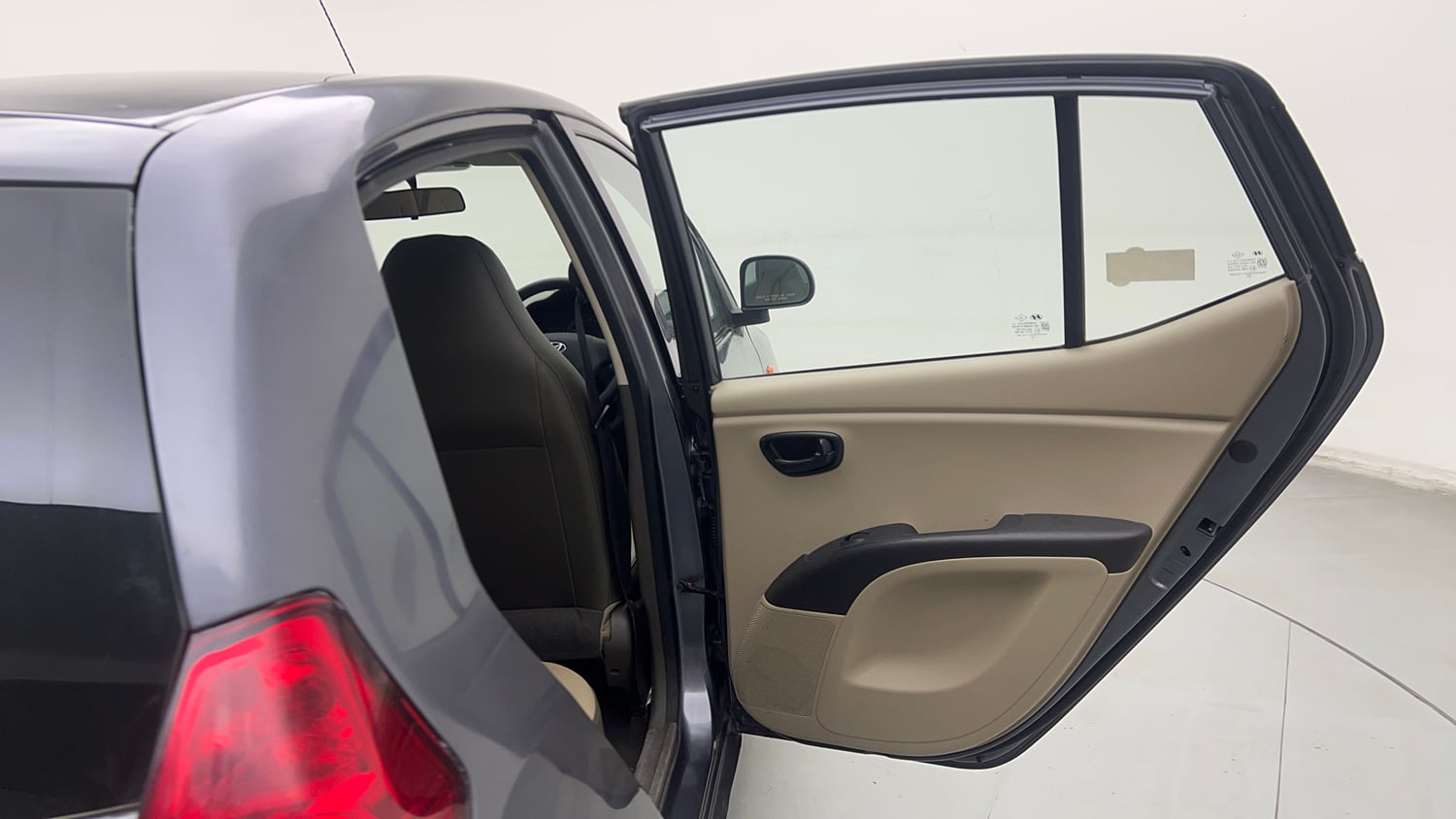 Used 2015 Hyundai i10 Magna 1.1 iRDE2 Petrol Manual interior RIGHT REAR DOOR OPEN VIEW