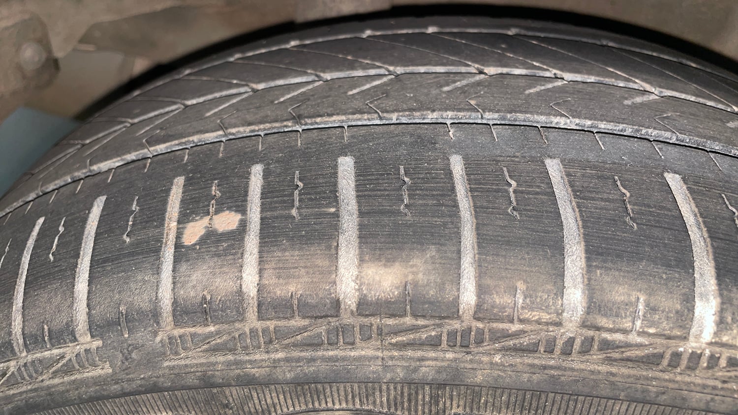 Used 2017 Honda Amaze 1.5 S i-DTEC Diesel Manual tyres RIGHT REAR TYRE TREAD VIEW