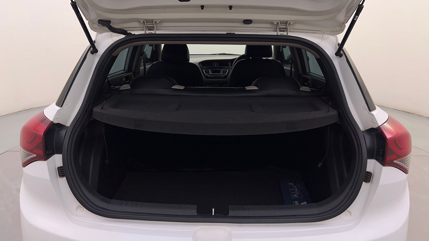 Used 2016 Hyundai Elite i20 Sportz 1.2 Petrol Manual interior DICKY INSIDE VIEW
