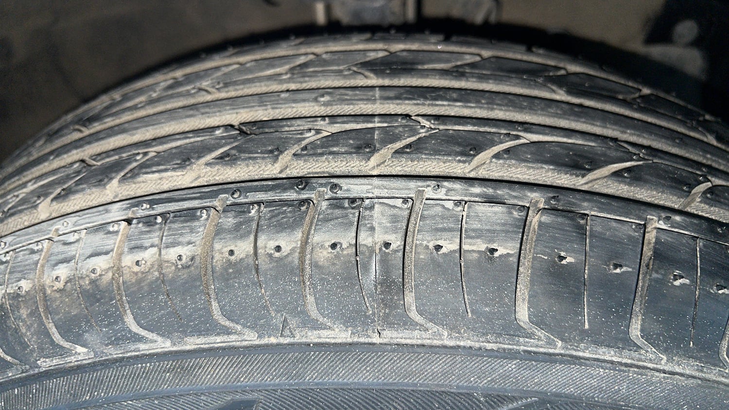 Used 2016 Maruti Suzuki Swift VXI (O) Petrol Manual tyres RIGHT FRONT TYRE TREAD VIEW