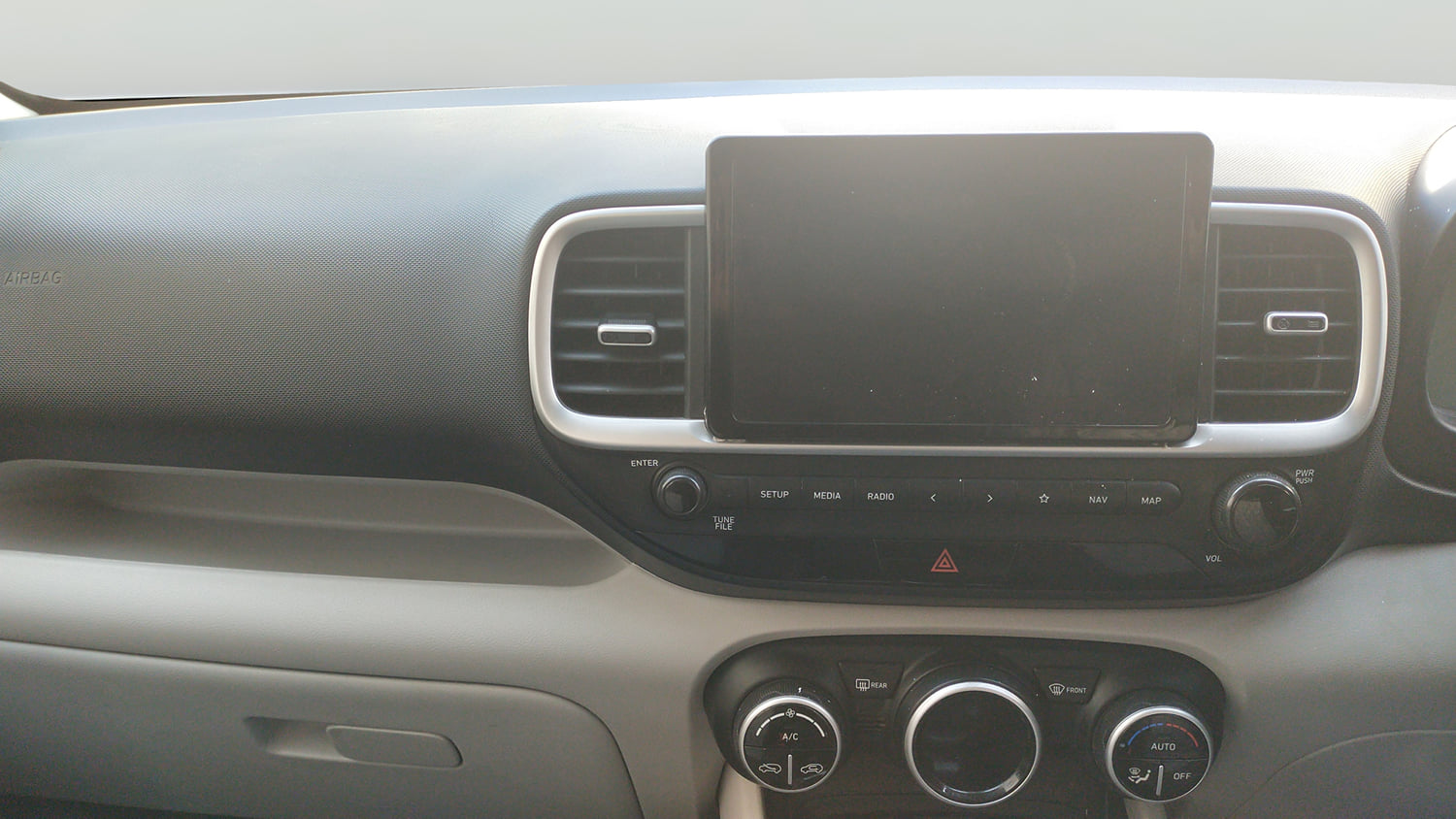 Used 2023 Hyundai Venue SX (O) 1.0 Turbo DCT Petrol Automatic interior MUSIC SYSTEM & AC CONTROL VIEW