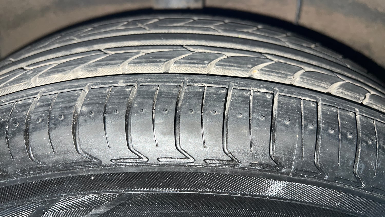 Used 2019 Hyundai Grand i10 Nios Sportz AMT 1.2 Kappa VTVT Petrol Automatic tyres RIGHT REAR TYRE TREAD VIEW