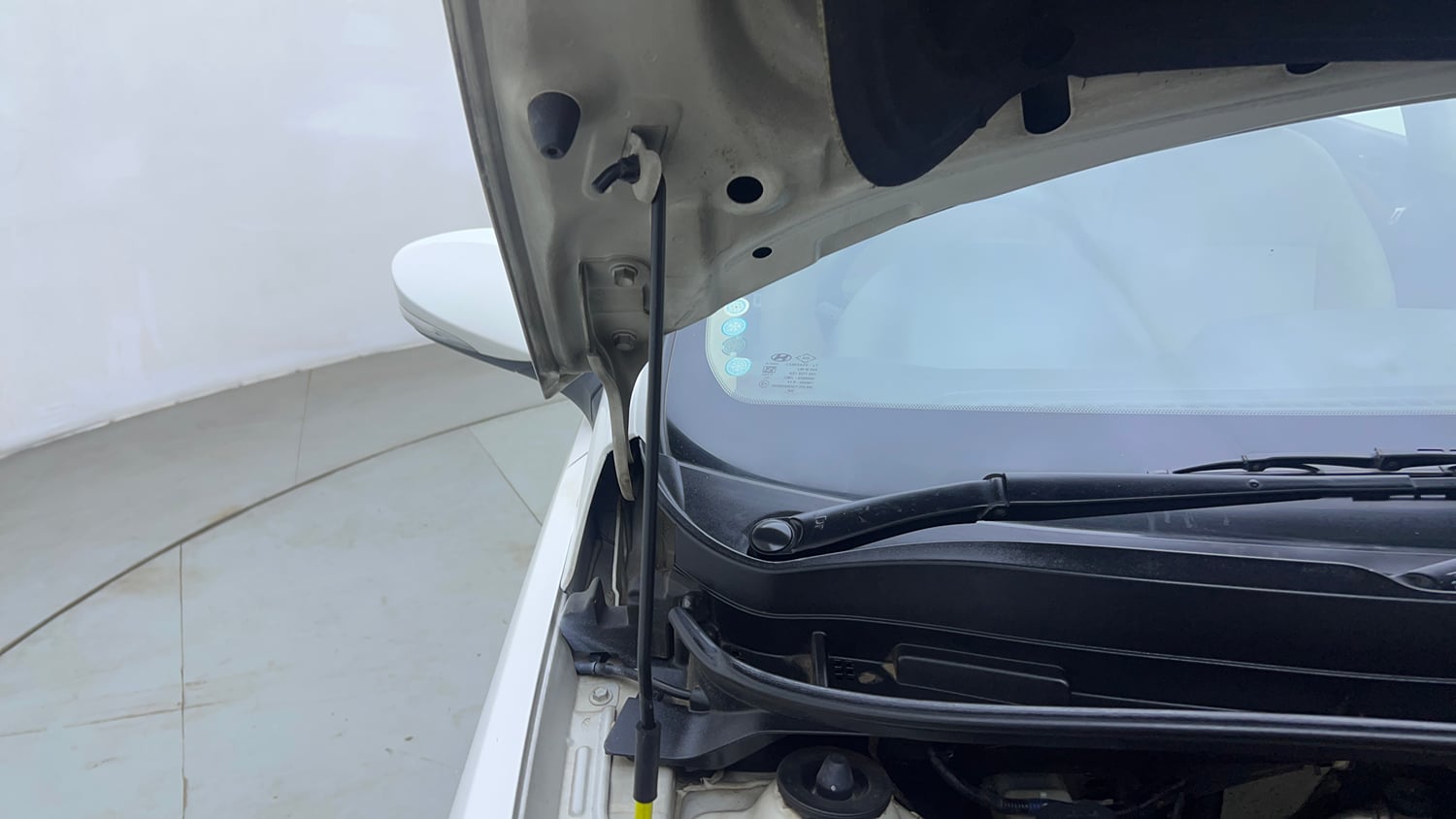 Used 2016 Hyundai Verna 1.6 VTVT SX AT Petrol Automatic engine ENGINE RIGHT SIDE HINGE & APRON VIEW