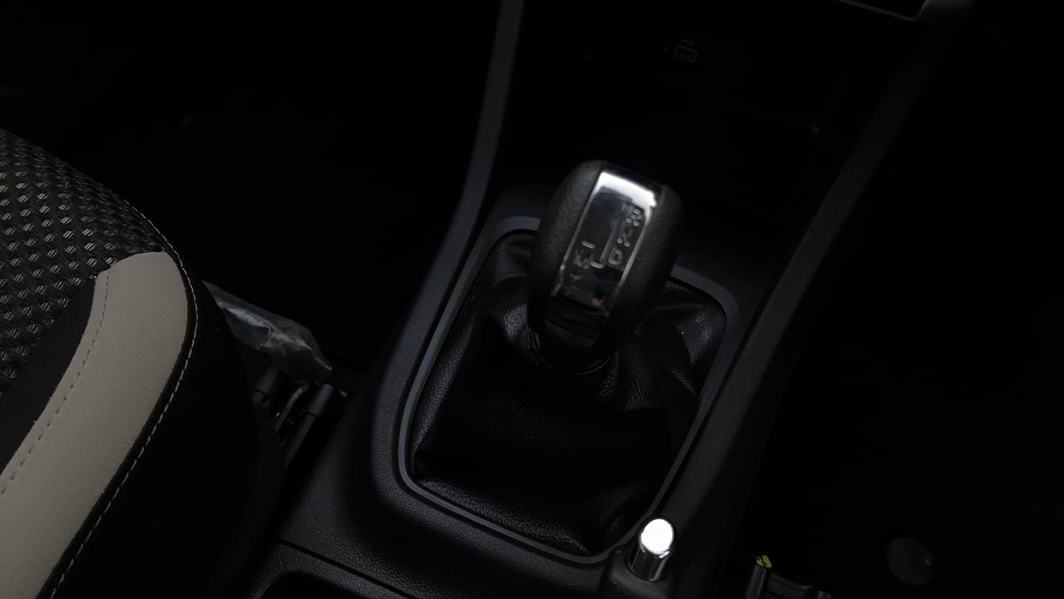 Used 2020 Renault Triber RXZ EASY-R AMT Petrol Automatic interior GEAR  KNOB VIEW