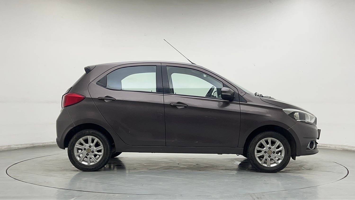 Used 2017 Tata Tiago Revotron XZ Petrol Manual exterior RIGHT SIDE VIEW