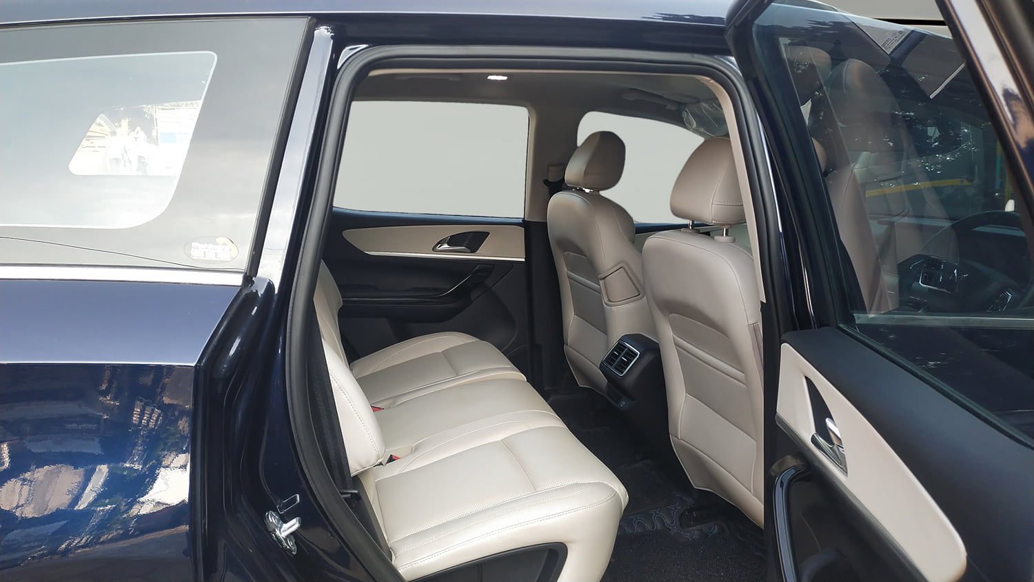 Used 2025 Mahindra XUV700 AX7 Luxury Pack Petrol AT 7 STR Petrol Automatic interior RIGHT SIDE REAR DOOR CABIN VIEW