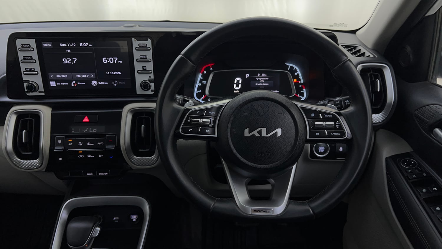 Used 2022 Kia Sonet HTX 1.5 AT Diesel Automatic interior STEERING VIEW
