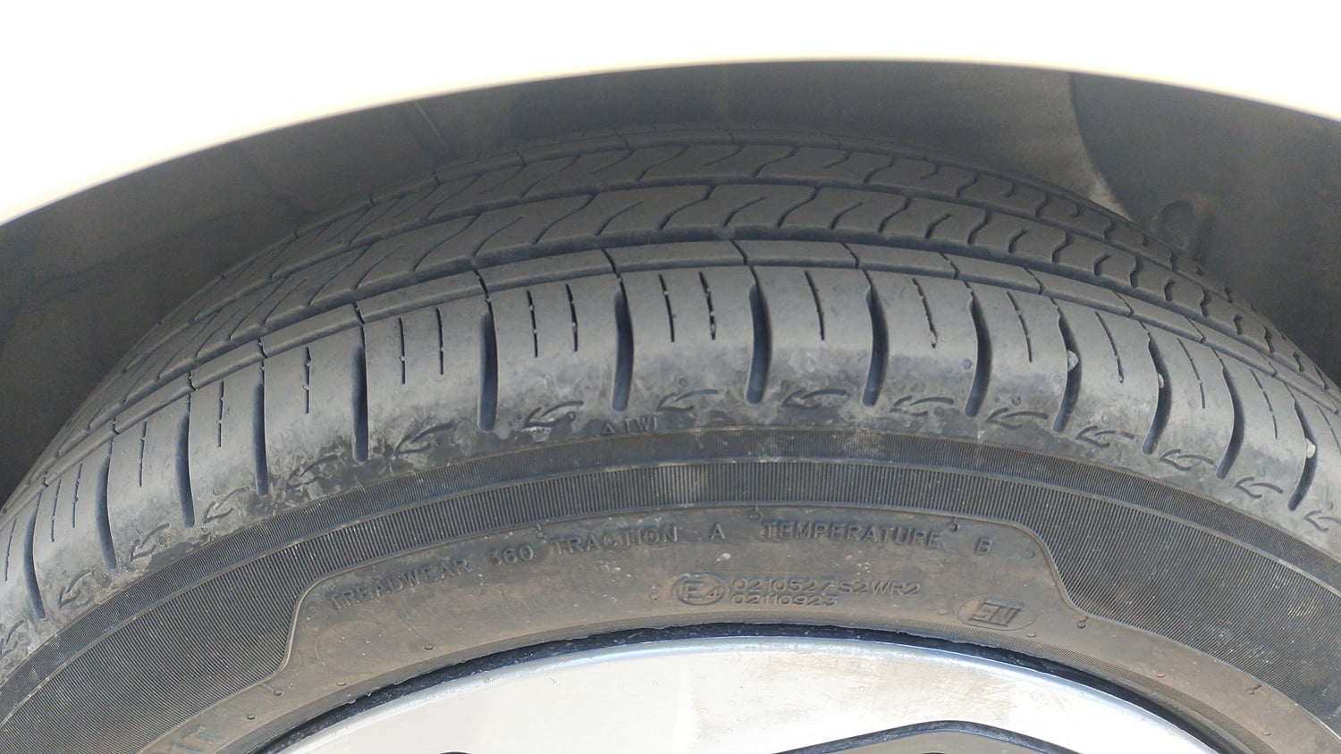 Used 2026 Hyundai Grand i10 Nios Sportz 1.2 Kappa AMT Petrol Automatic tyres RIGHT FRONT TYRE TREAD VIEW