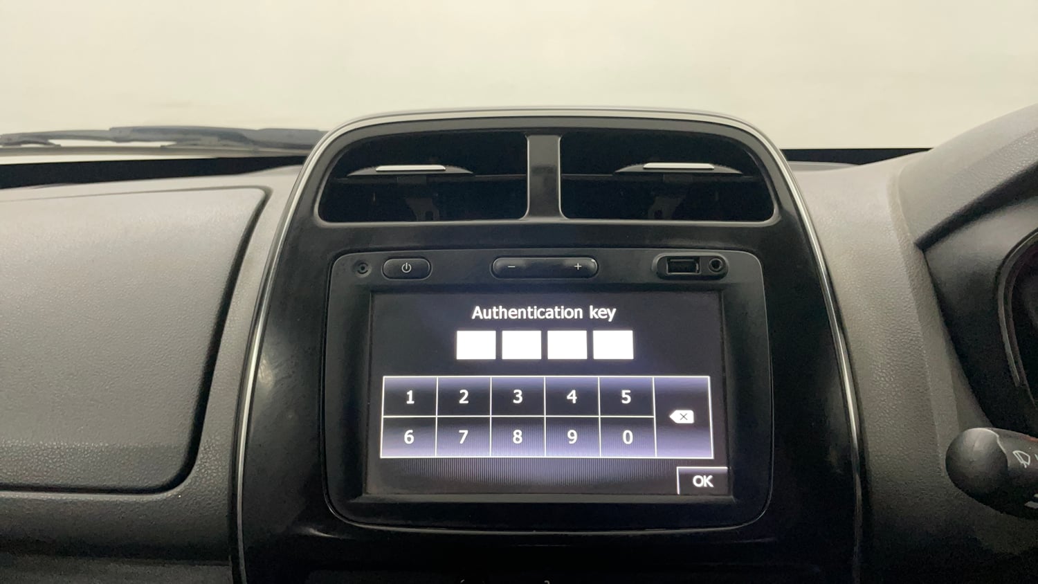 Used 2017 Renault Kwid RXT Petrol Manual interior MUSIC SYSTEM & AC CONTROL VIEW
