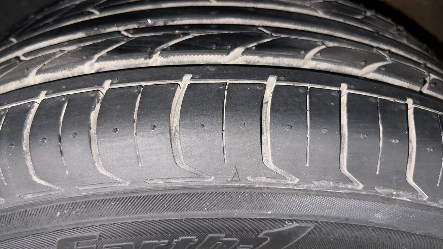 Used 2022 Kia Sonet HTX 1.5 AT Diesel Automatic tyres LEFT FRONT TYRE TREAD VIEW