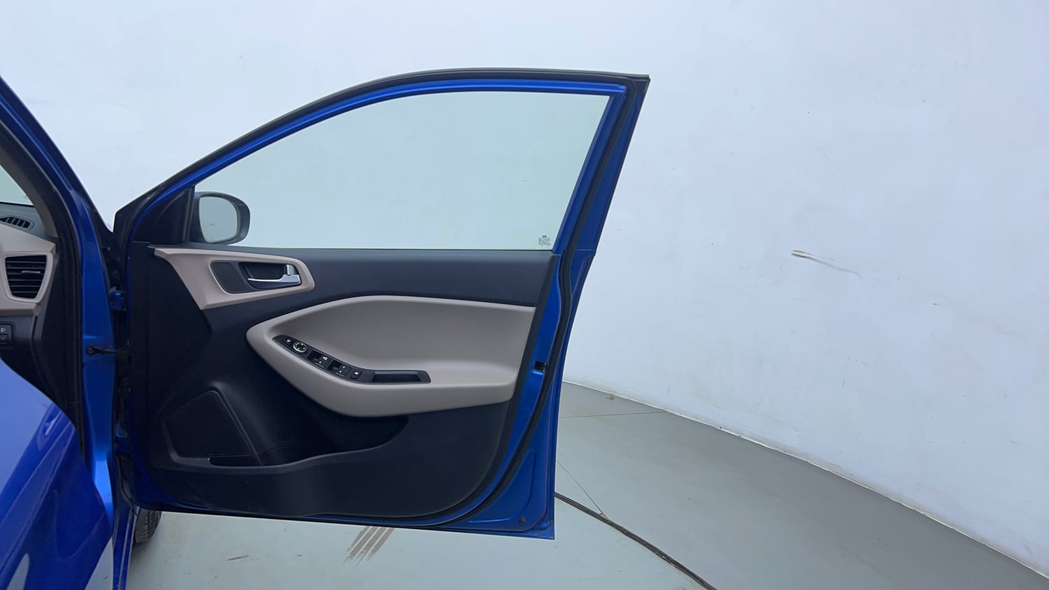 Used 2017 Hyundai Elite i20 Sportz 1.2 Petrol Manual interior RIGHT FRONT DOOR OPEN VIEW