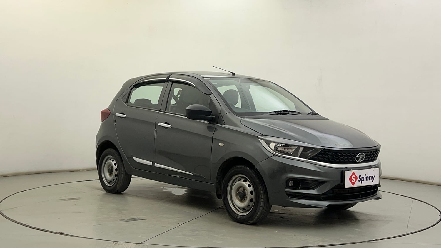 Used 2023 Tata Tiago XM CNG Cng Manual exterior RIGHT FRONT CORNER VIEW