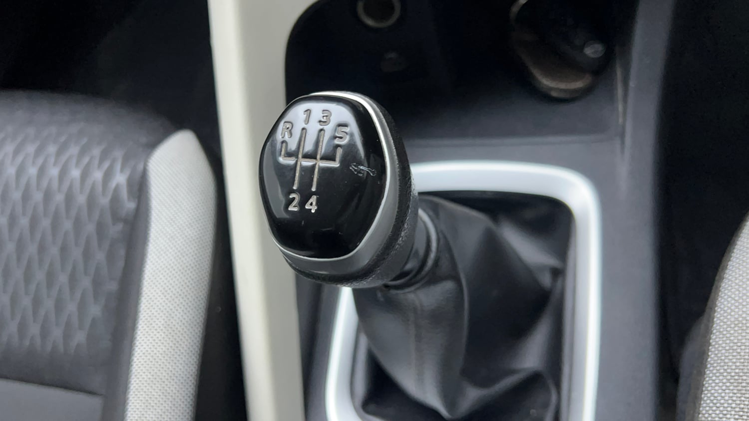 Used 2022 Nissan Magnite XV Petrol Manual interior GEAR  KNOB VIEW