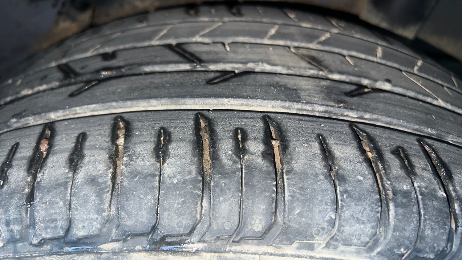 Used 2021 Hyundai Venue SX Plus 1.0 Turbo DCT Petrol Automatic tyres LEFT REAR TYRE TREAD VIEW