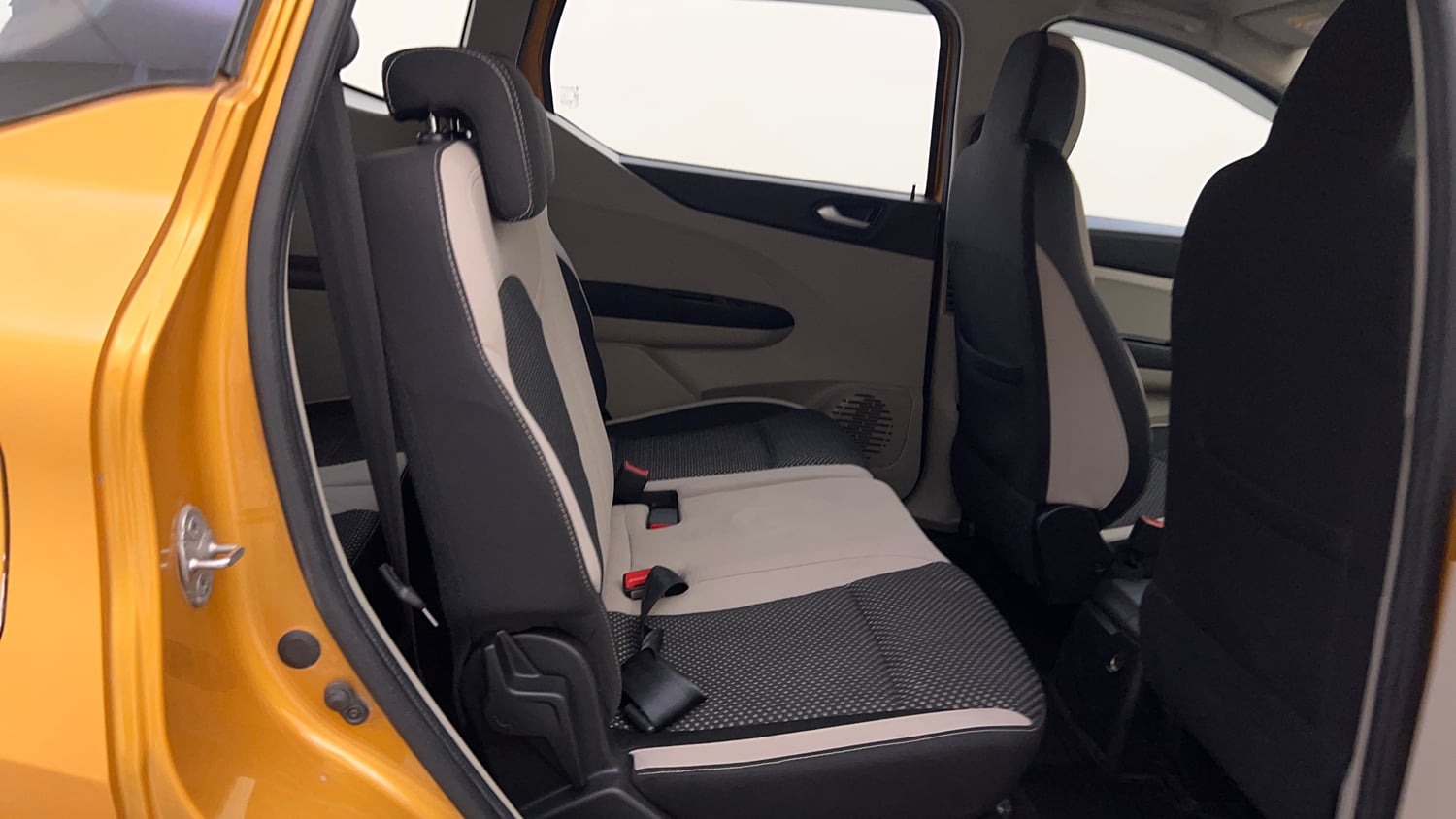 Used 2020 Renault Triber RXZ EASY-R AMT Petrol Automatic interior RIGHT SIDE REAR DOOR CABIN VIEW