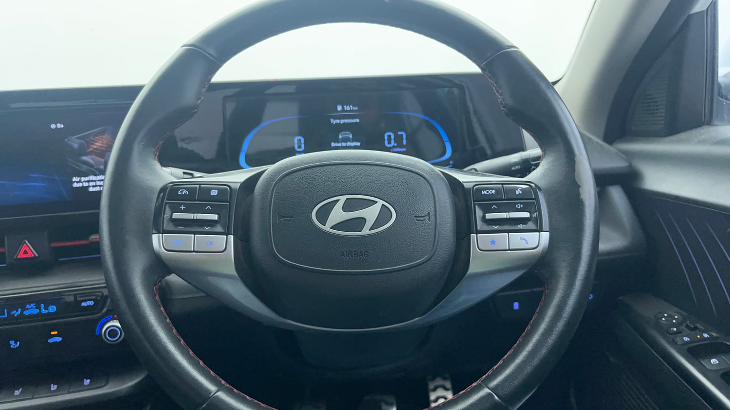 Used 2023 Hyundai Verna SX (O) 1.5 Turbo Petrol MT Petrol Manual interior STEERING VIEW