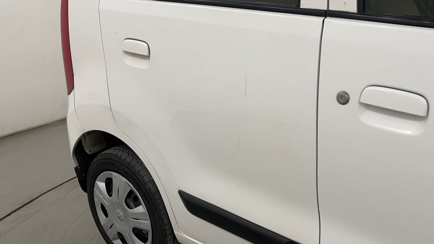 Used 2019 Maruti Suzuki Wagon R 1.0 VXI AMT Petrol Automatic dents MINOR SCRATCH