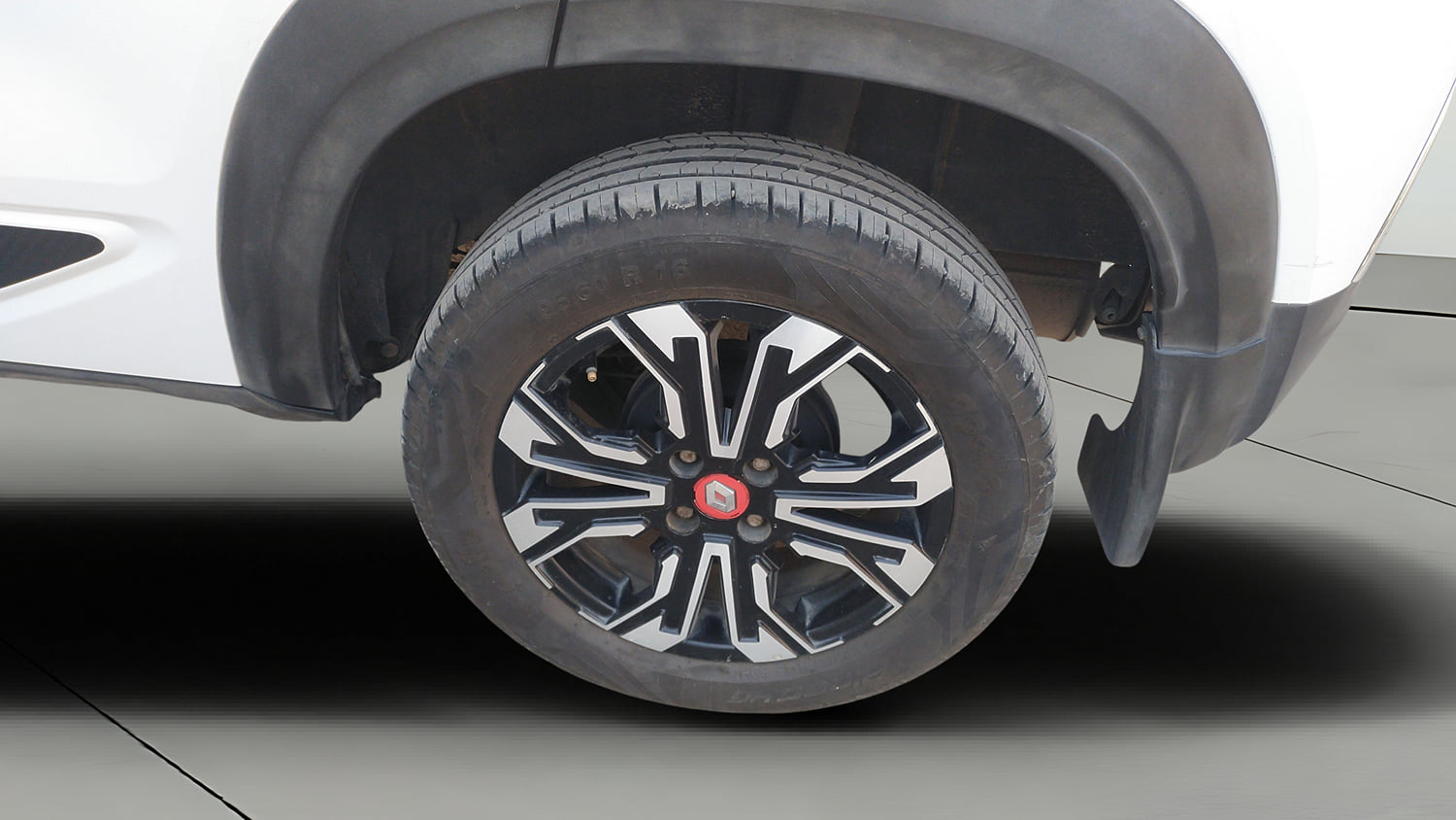 Used 2022 Renault Kiger RXZ Turbo CVT Dual Tone Petrol Automatic tyres LEFT REAR TYRE RIM VIEW