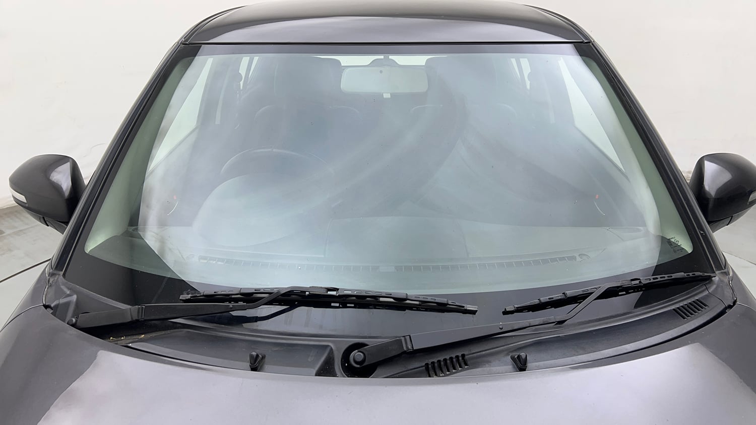 Used 2016 Maruti Suzuki Swift VXI (O) Petrol Manual exterior FRONT WINDSHIELD VIEW