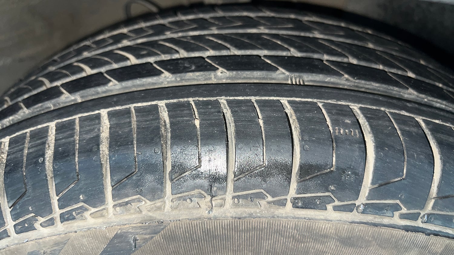 Used 2019 hyundai Venue SX 1.0 (O) Turbo Petrol Petrol Manual tyres RIGHT FRONT TYRE TREAD VIEW