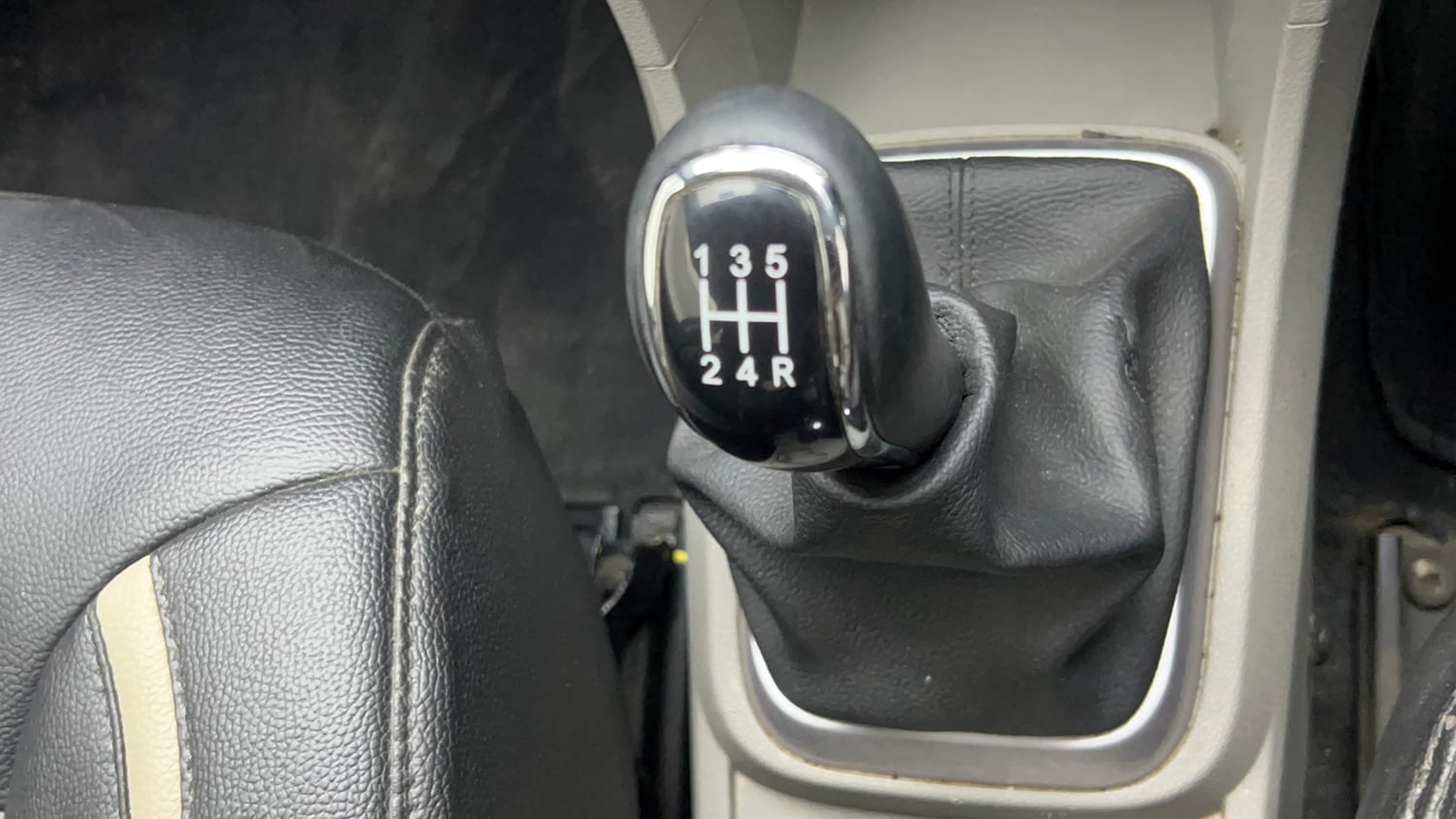 Used 2017 Tata Tiago Revotron XZ Petrol Manual interior GEAR  KNOB VIEW
