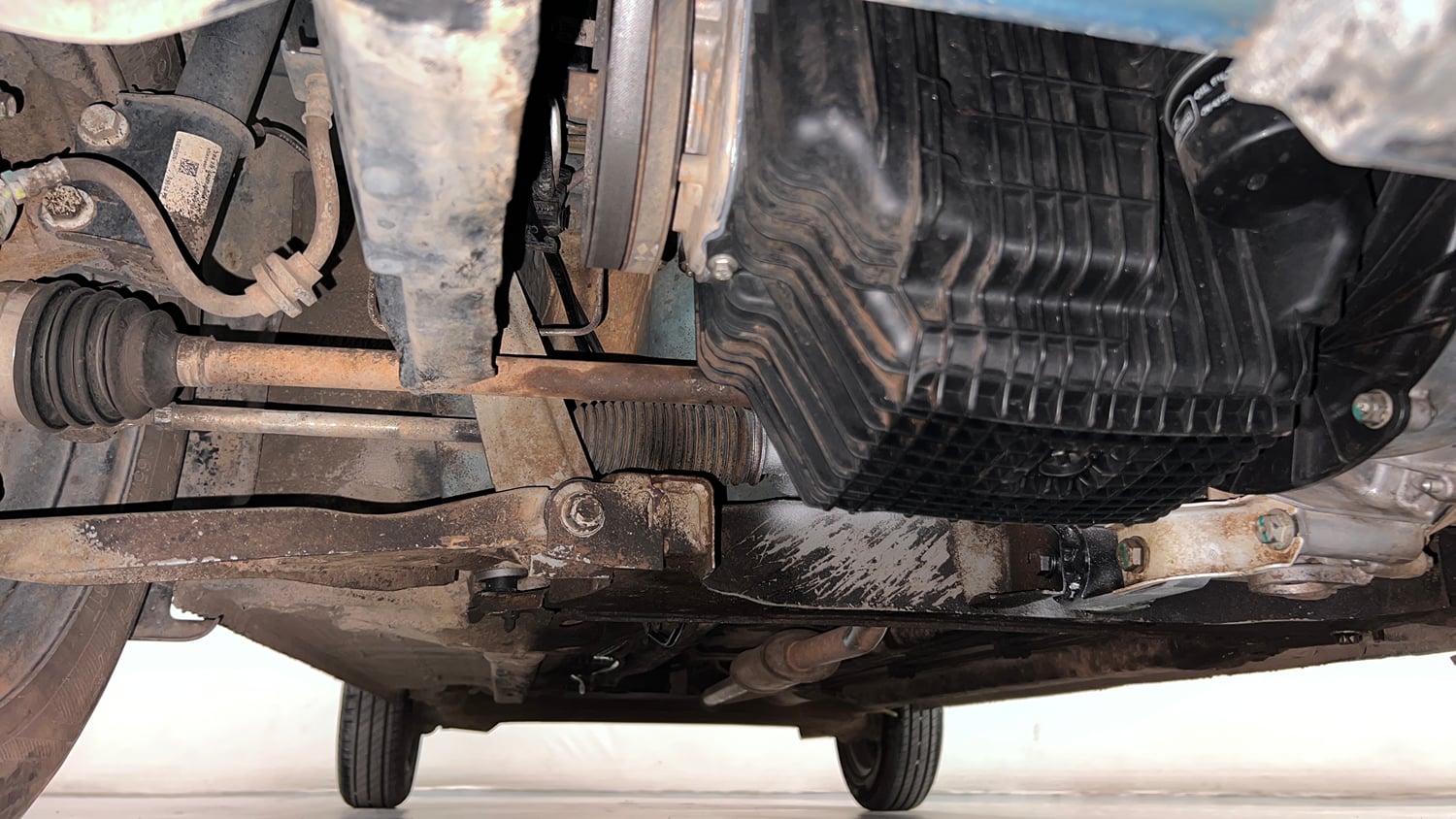 Used 2020 Renault Kwid RXT 1.0 Opt Petrol Manual extra FRONT LEFT UNDERBODY VIEW