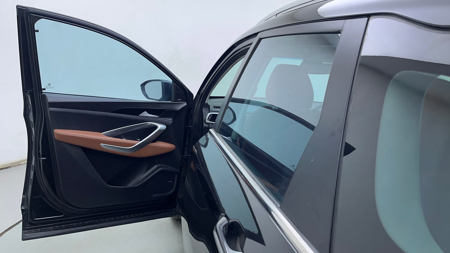 Used 2021 MG Motors Hector Plus Sharp 1.5 Petrol Turbo DCT 6-STR Petrol Automatic interior LEFT FRONT DOOR OPEN VIEW