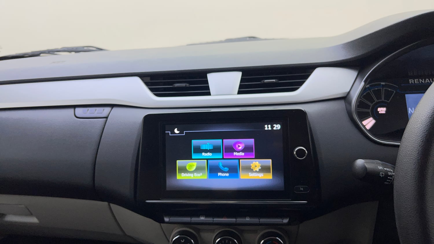 Used 2020 Renault Triber RXZ EASY-R AMT Petrol Automatic top_features Integrated (in-dash) music system