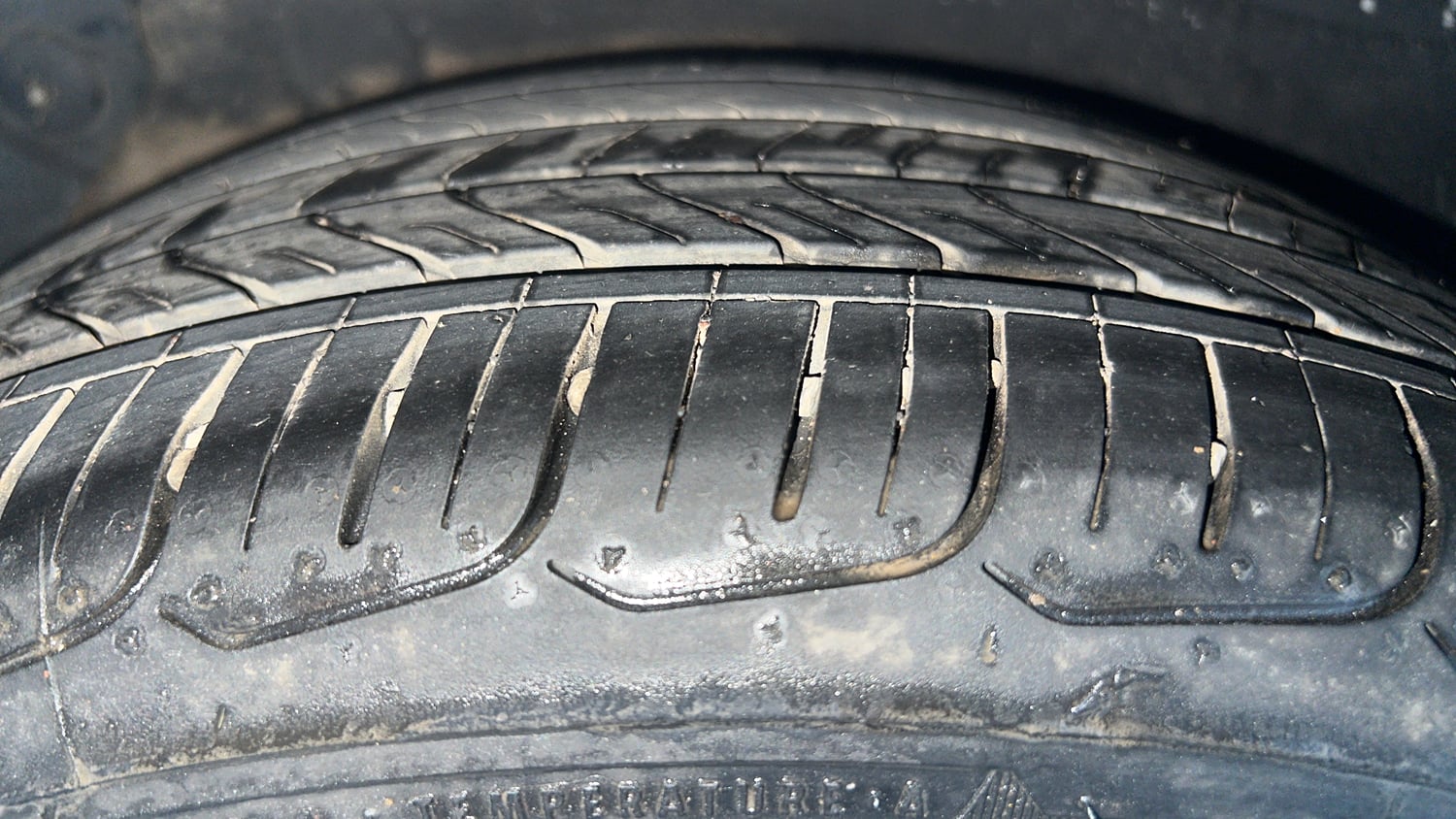 Used 2016 Hyundai Verna 1.6 VTVT SX AT Petrol Automatic tyres RIGHT REAR TYRE TREAD VIEW
