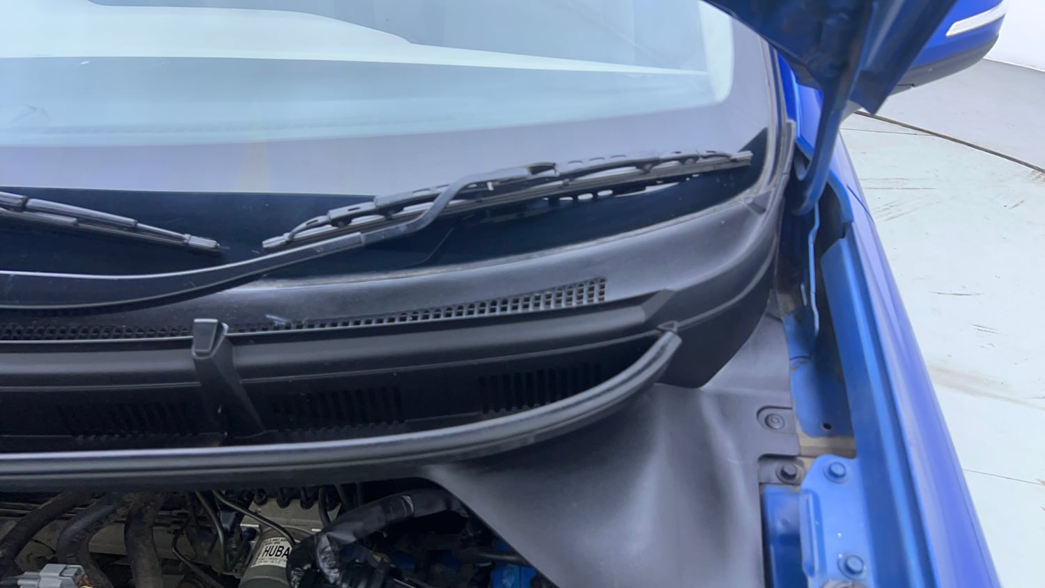 Used 2017 Hyundai Elite i20 Sportz 1.2 Petrol Manual engine ENGINE LEFT SIDE HINGE & APRON VIEW