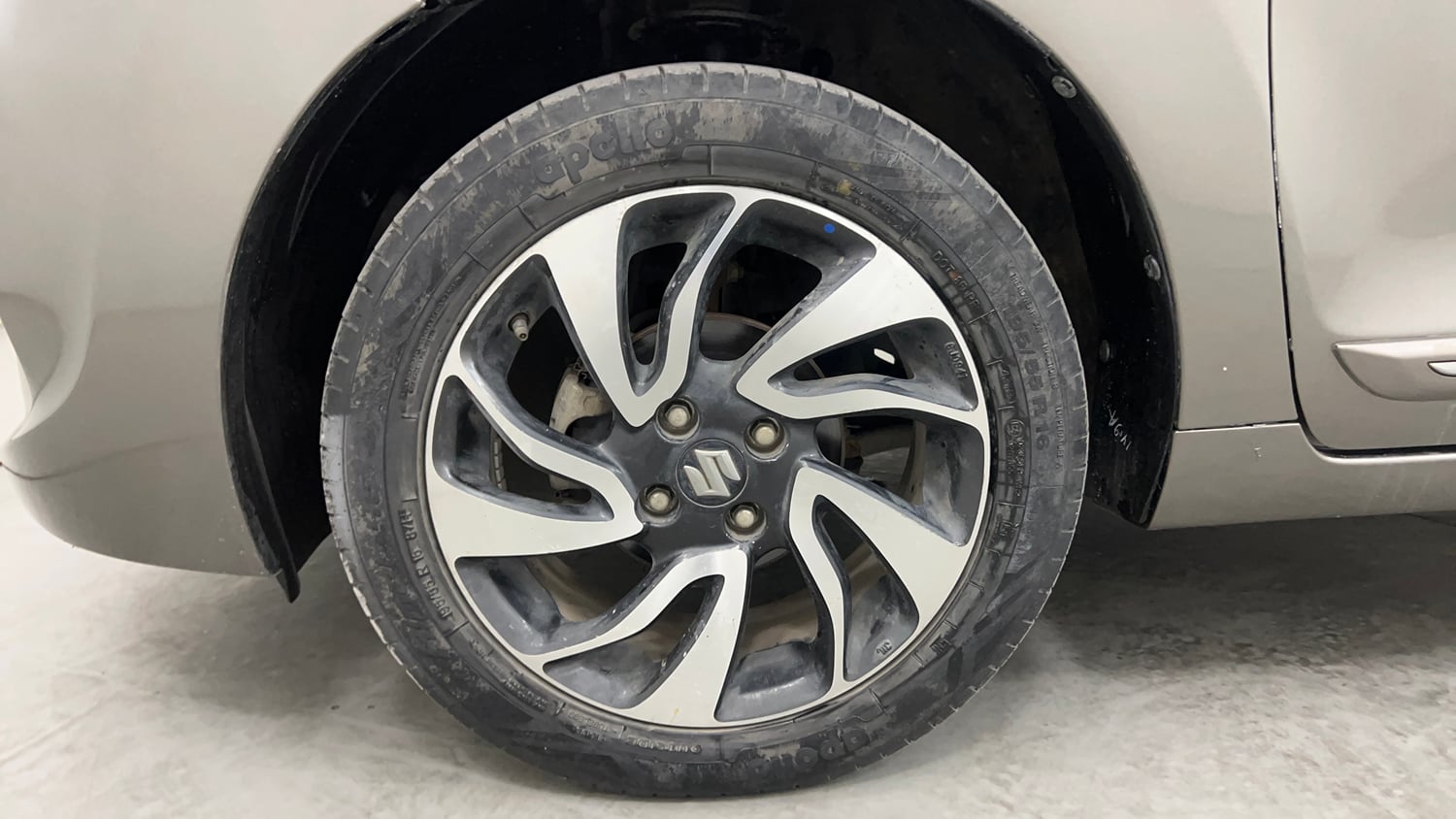Used 2020 Maruti Suzuki Baleno Zeta Petrol Manual tyres LEFT FRONT TYRE RIM VIEW