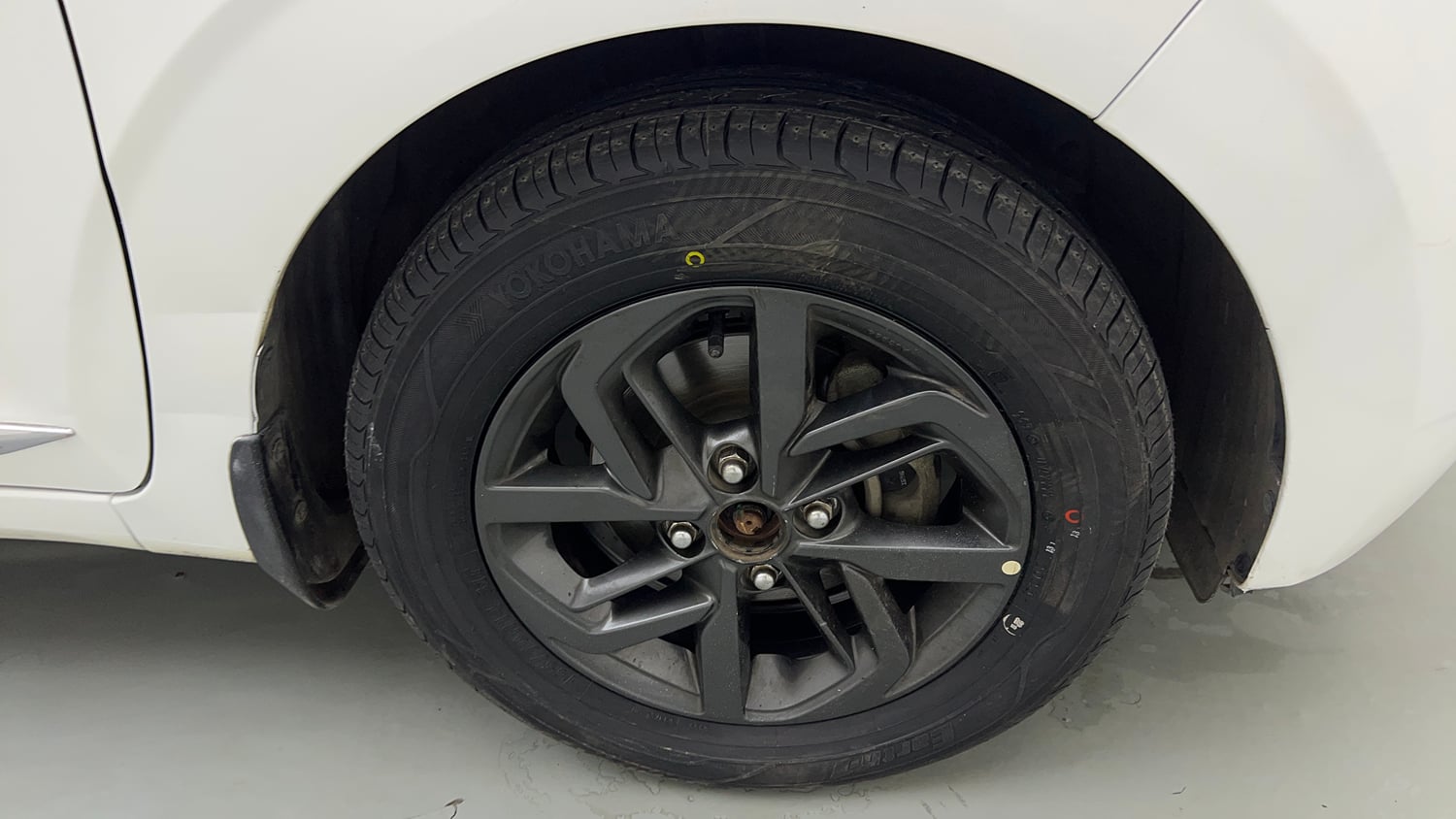 Used 2019 Hyundai Grand i10 Nios Sportz AMT 1.2 Kappa VTVT Petrol Automatic tyres RIGHT FRONT TYRE RIM VIEW