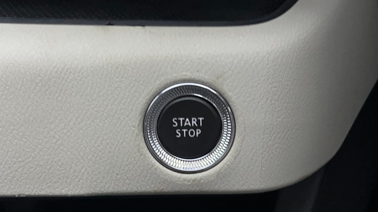 Used 2022 Nissan Magnite XV Petrol Manual top_features Keyless start