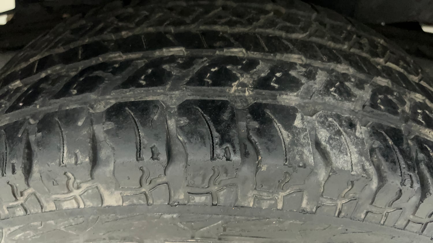 Used 2022 mahindra Thar LX Hard Top Petrol AT 4WD Petrol Automatic tyres RIGHT REAR TYRE TREAD VIEW