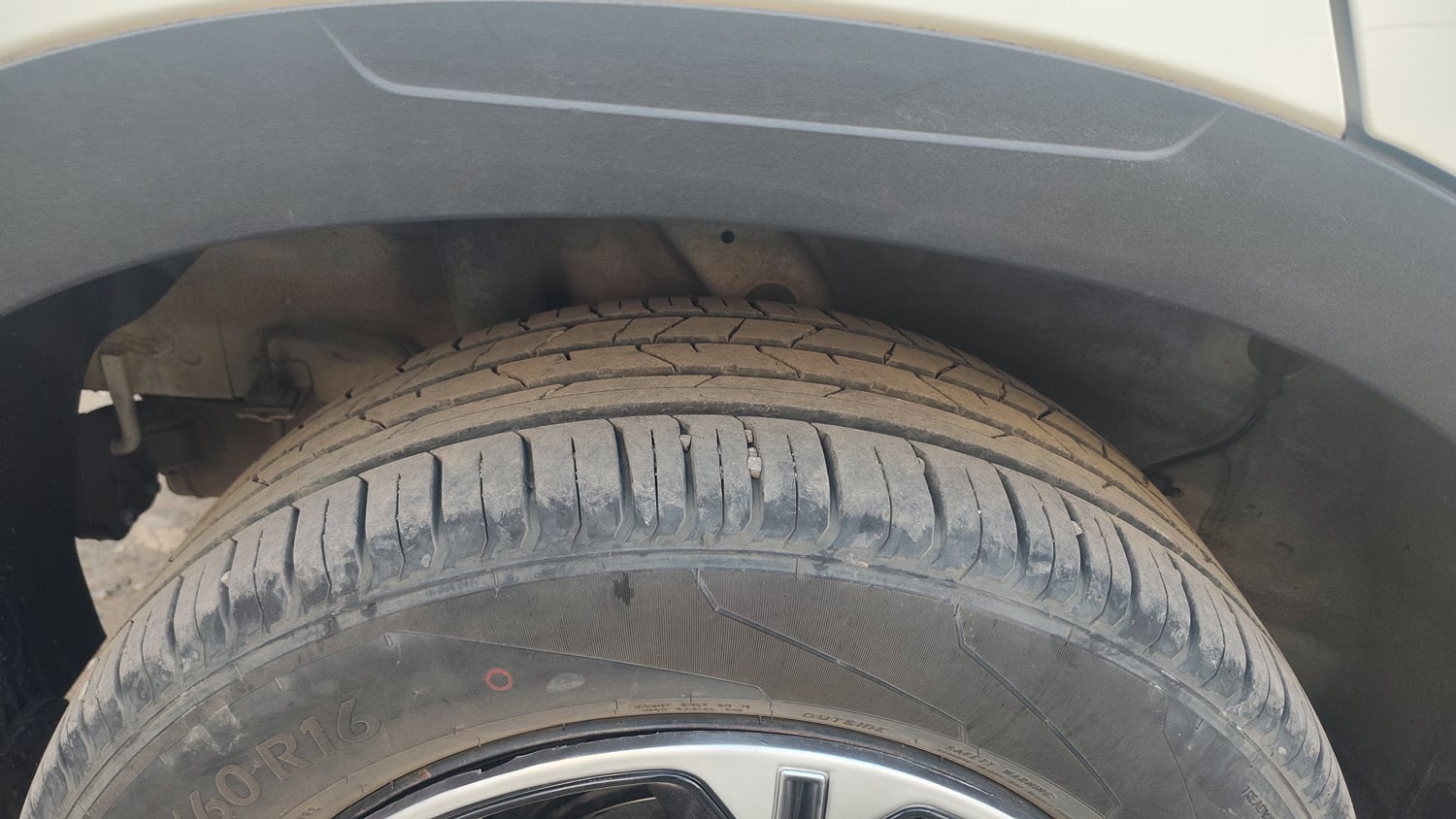 Used 2023 Hyundai Venue S (O) 1.0 Turbo DCT Petrol Automatic tyres RIGHT REAR TYRE TREAD VIEW