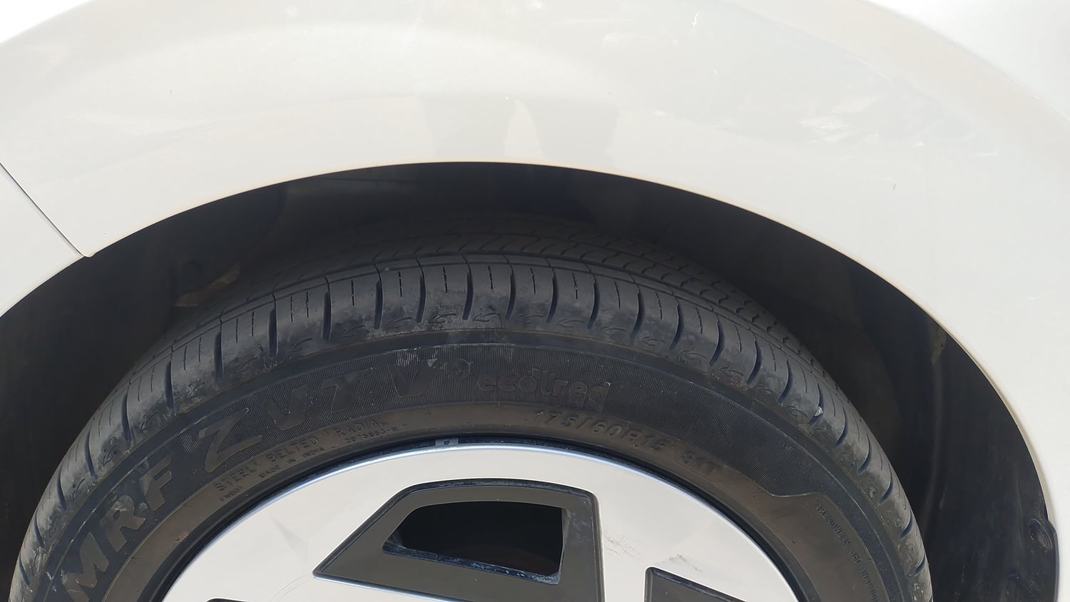 Used 2026 Hyundai Grand i10 Nios Sportz 1.2 Kappa AMT Petrol Automatic tyres LEFT FRONT TYRE TREAD VIEW