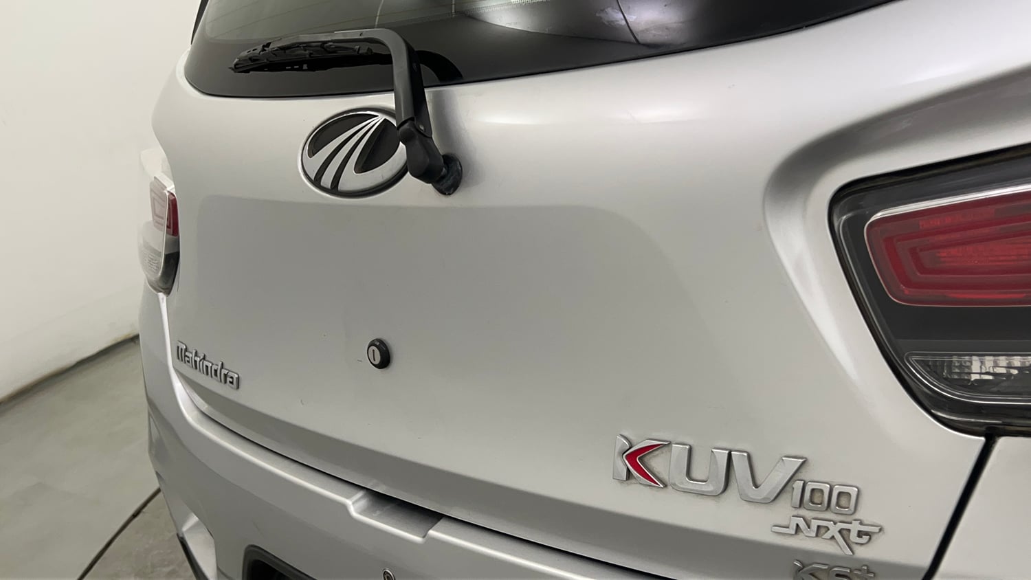 Used 2019 Mahindra KUV100 NXT K6 Plus 6 STR Petrol Manual dents MINOR DENT
