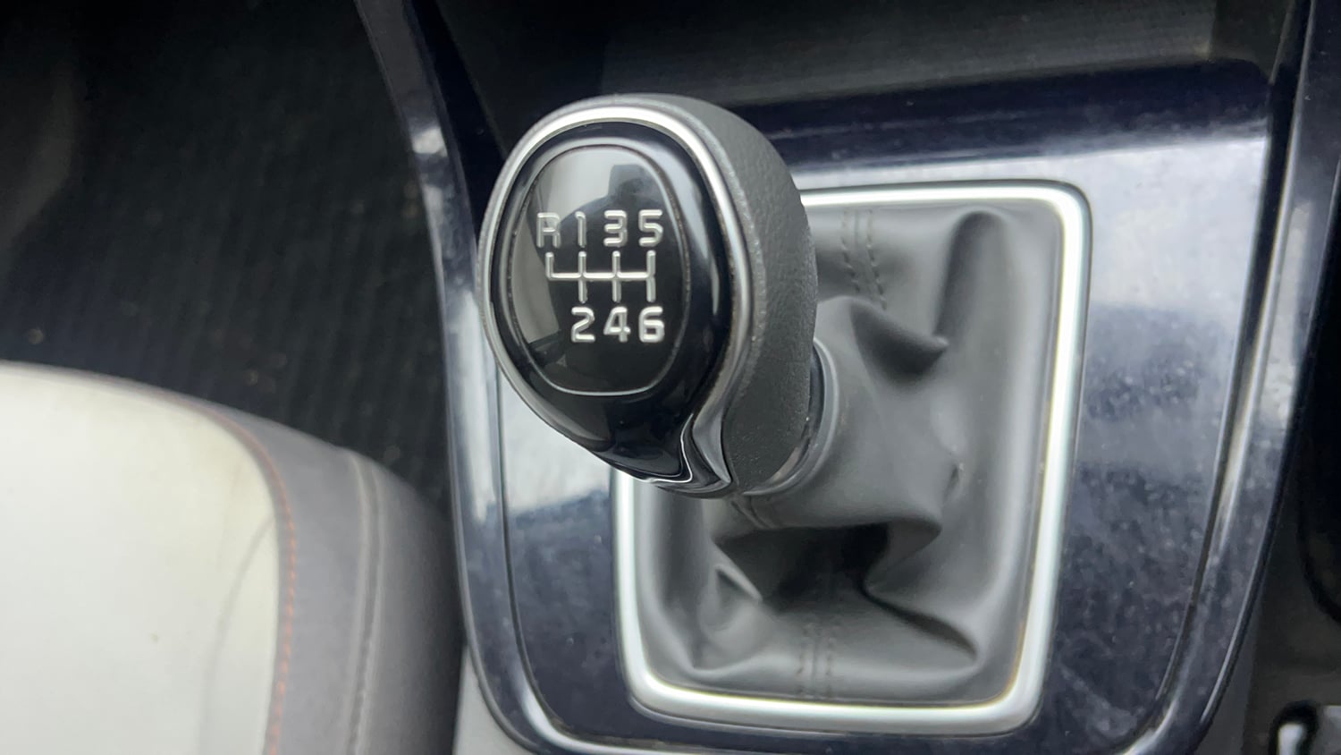 Used 2025 Hyundai Creta 1.5 CRDi Diesel MT DSL S(O) Diesel Manual interior GEAR  KNOB VIEW