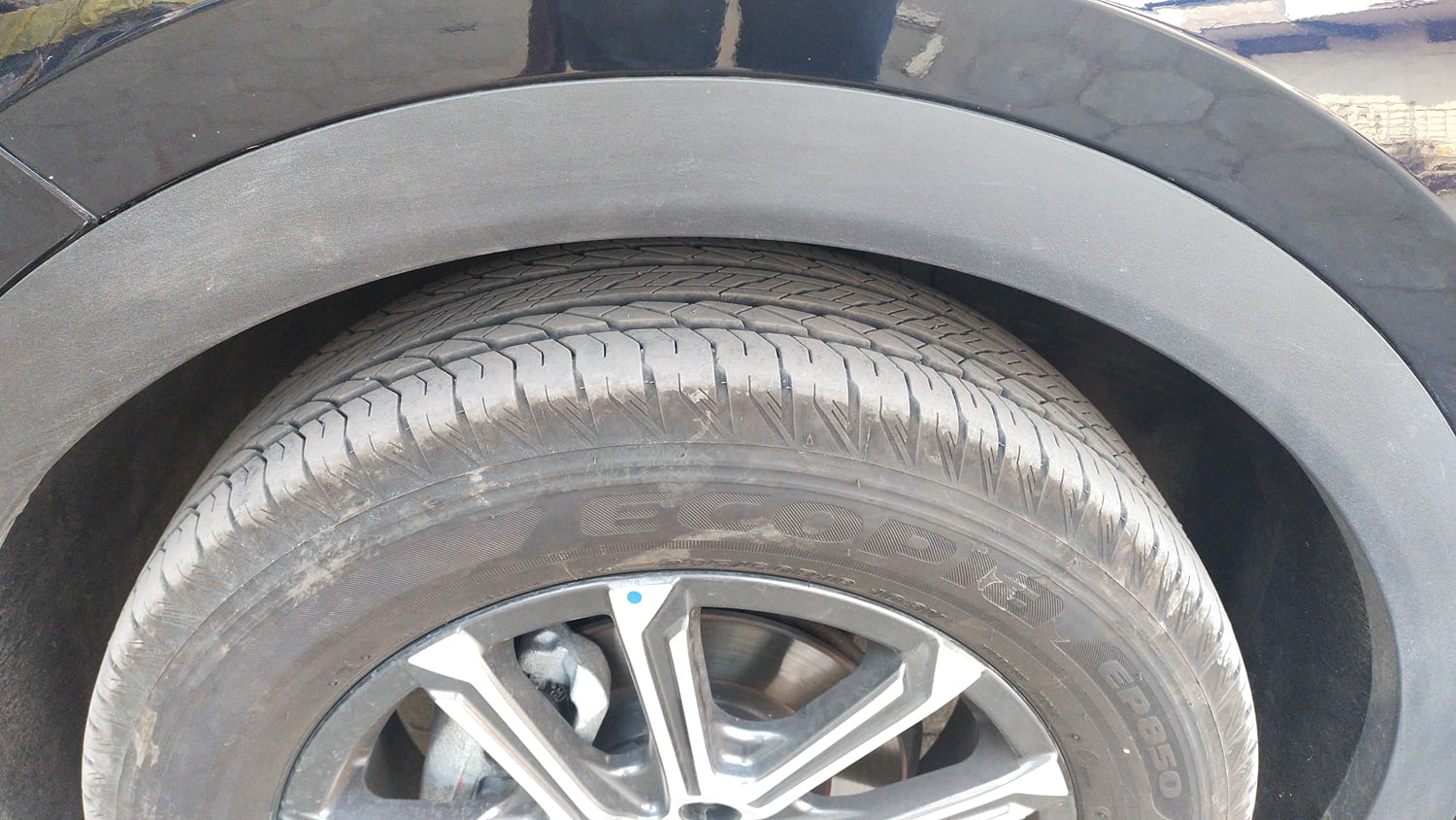 Used 2025 Mahindra XUV700 AX7 Luxury Pack Petrol AT 7 STR Petrol Automatic tyres LEFT FRONT TYRE TREAD VIEW