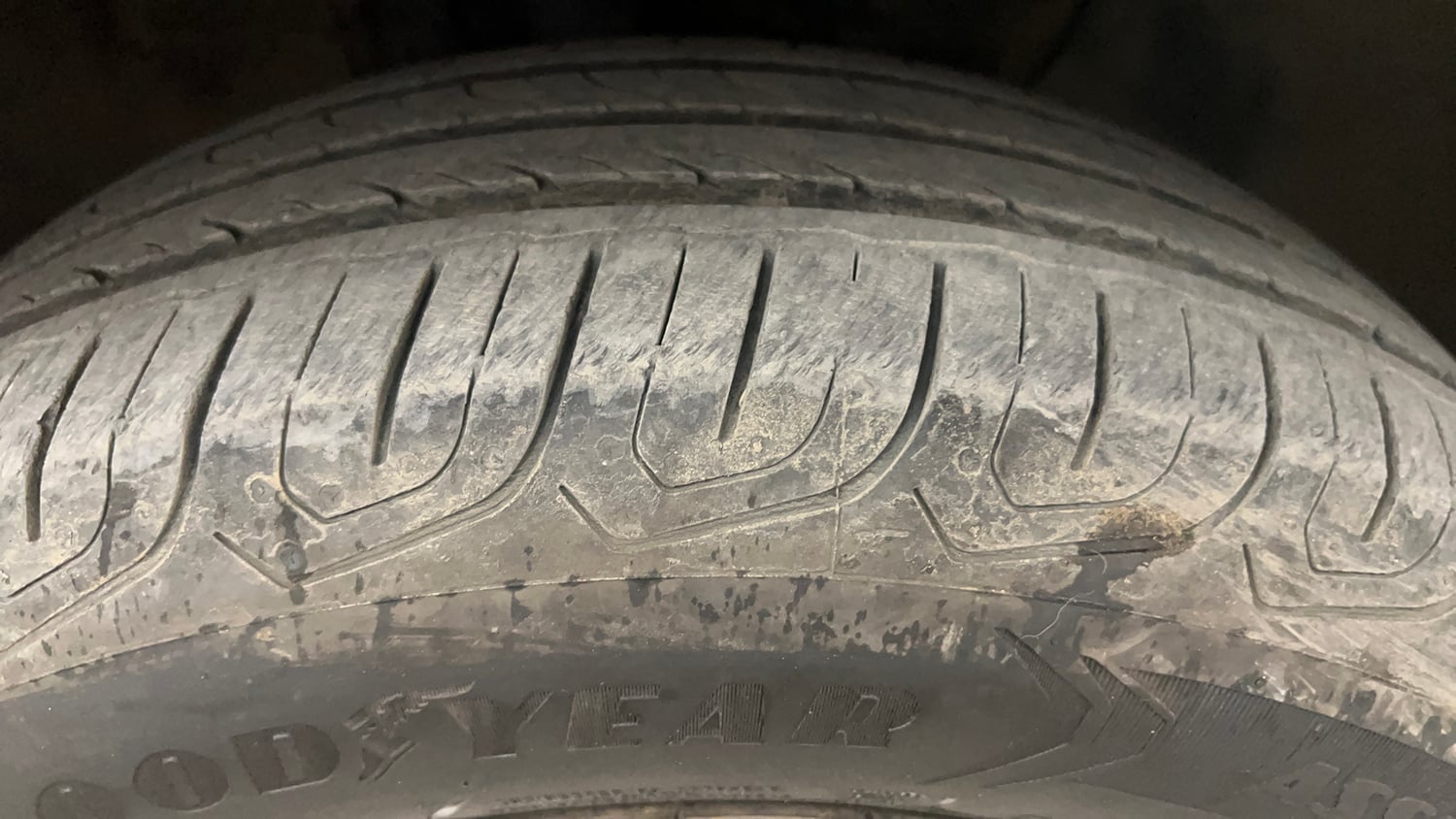 Used 2017 Hyundai Elite i20 Sportz 1.2 Petrol Manual tyres RIGHT FRONT TYRE TREAD VIEW